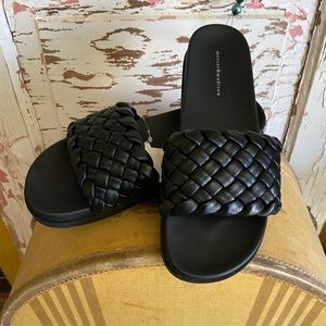 Mercer Madison Novell’s black slides size 9 new in box